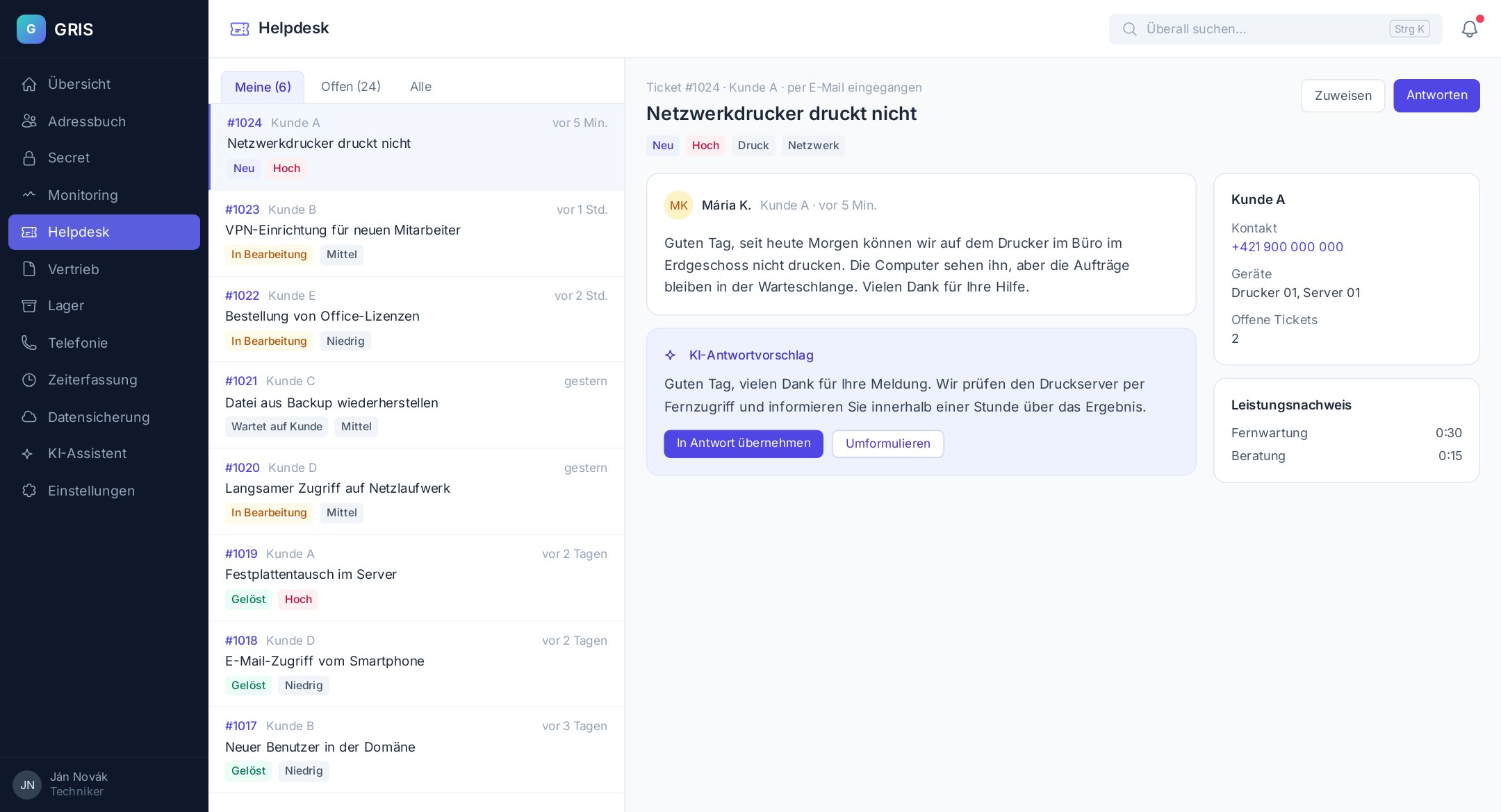 Beispielbildschirm: Helpdesk mit Ticketliste und KI-Antwortvorschlag